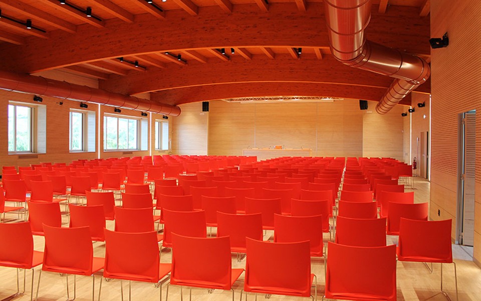Qual è la sedia migliore per una sala congressi?
